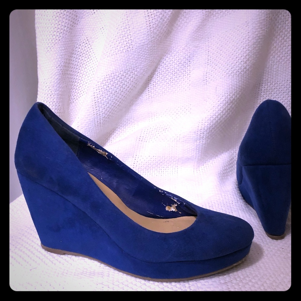 Apt 9 Blue Velvet wedges